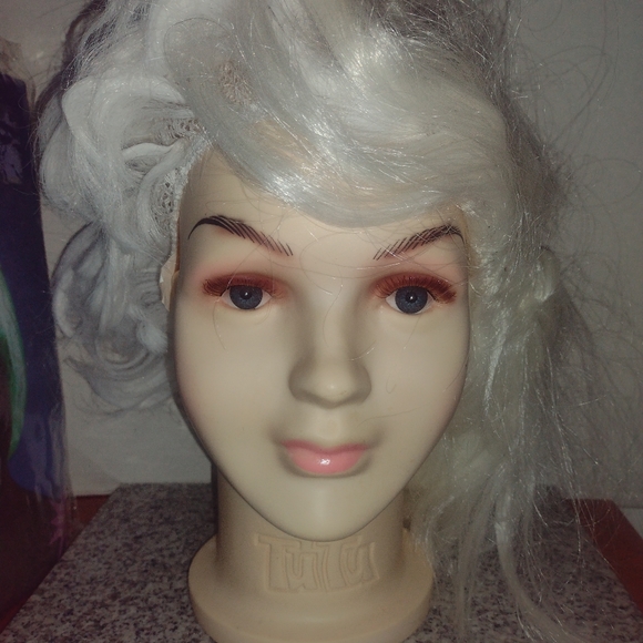 Glow In The Dark Halloween Adult Size Bob Wig - Picture 4 of 6